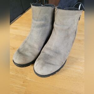 Sorel Stylish Black Suede Ankle Boots